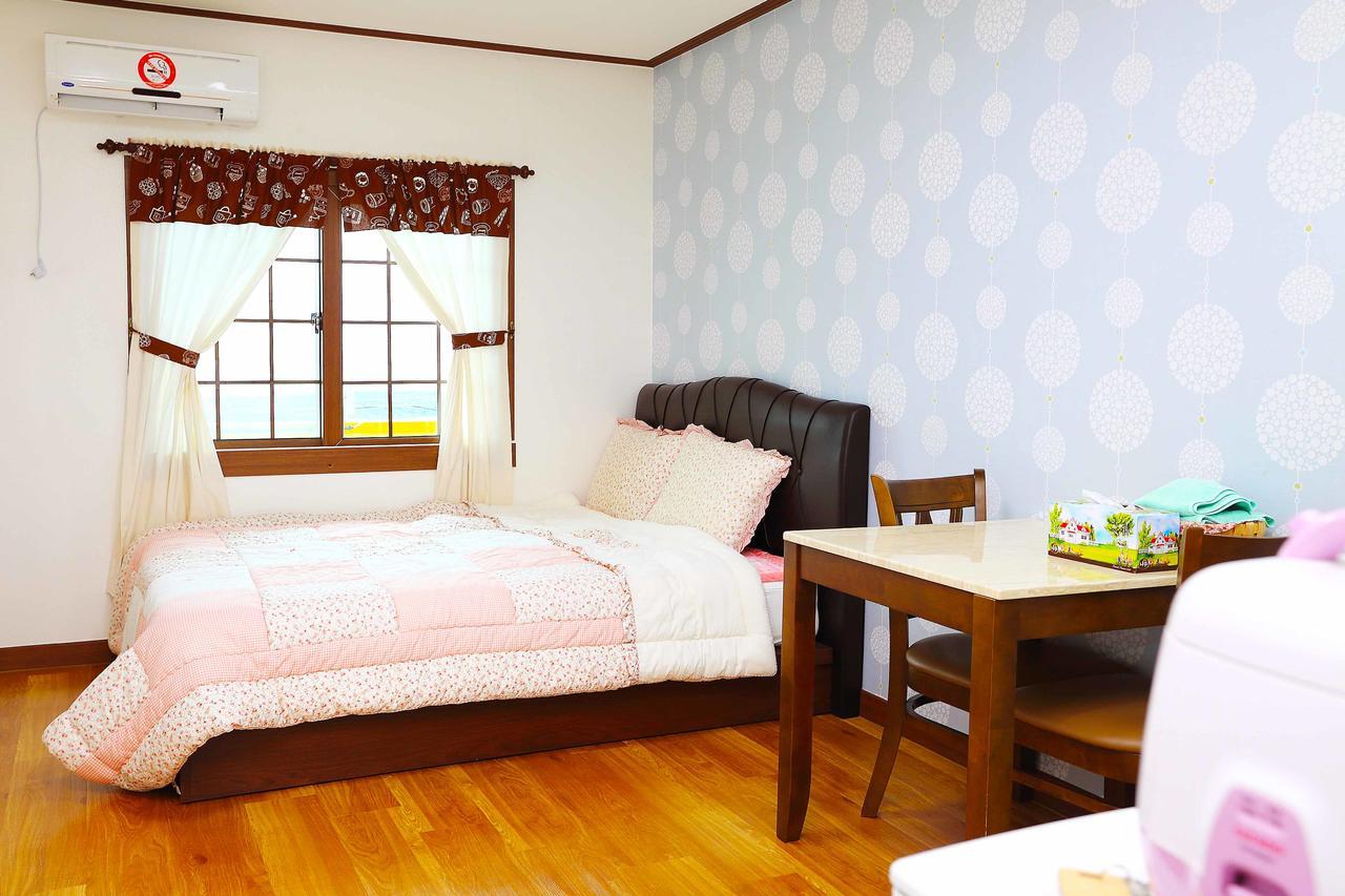 Gyeryonggil Pension Jeju Exterior foto